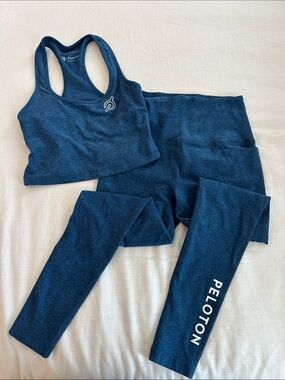 Beyond Yoga Peloton Deep Navy Seamless Sports Bra and Leggings Set